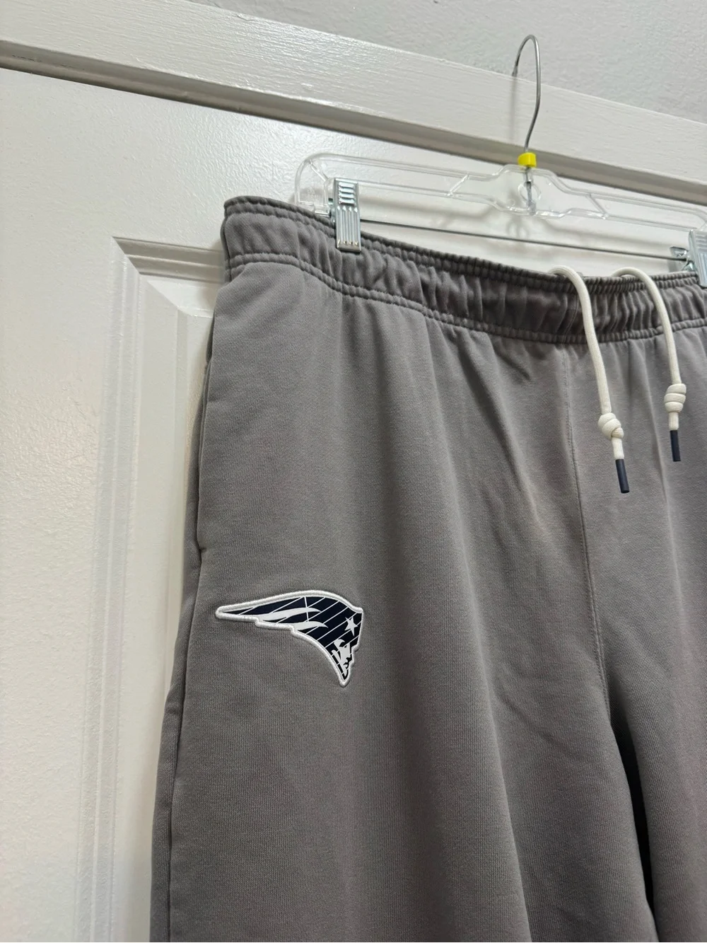 Nike NFL Dri-Fit New England Patriots Gray Performance Sweatpants - Picture 2 of 11